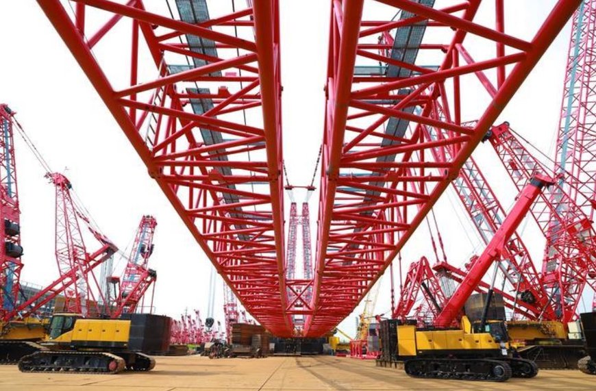 SANY hands over a 4000 tonne crane to a Chinese customer at its Huzhou factory